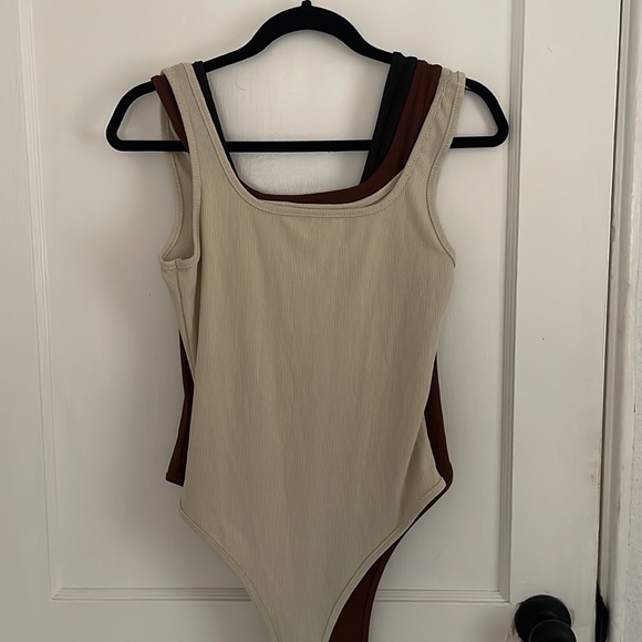 pack of 3 onesies! - Picture 1 of 4